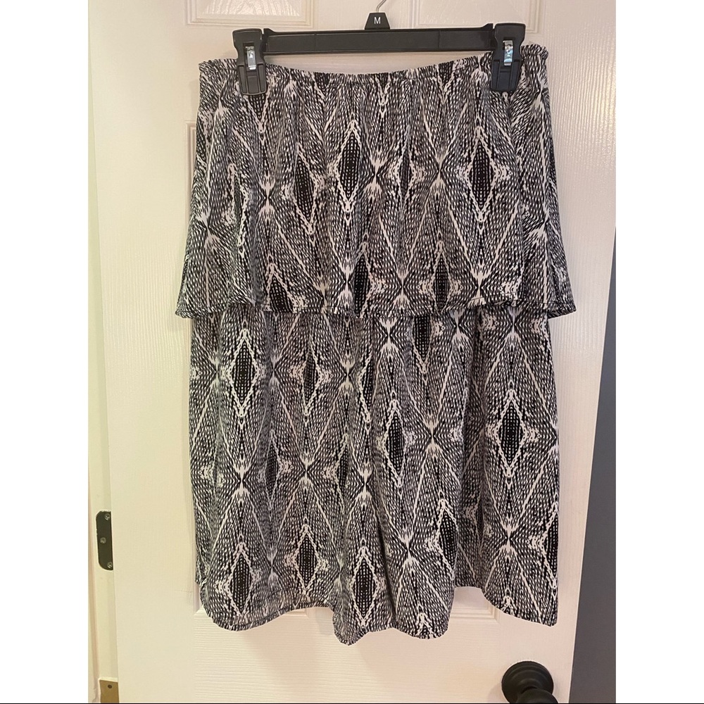 Strapless patterned romper
